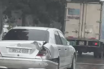 Sumqayıtda minik avtomobili ilə yük maşını TOQQUŞDU