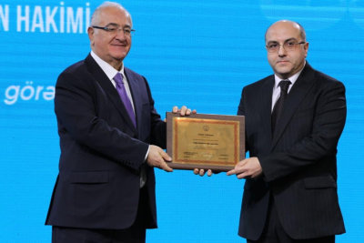 Sumqayıt məhkəməsində çalışan hakim təltif edildi