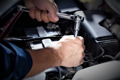 Təmirə gətirilən avtomobili "soyub" başqa maşınlara qoydular