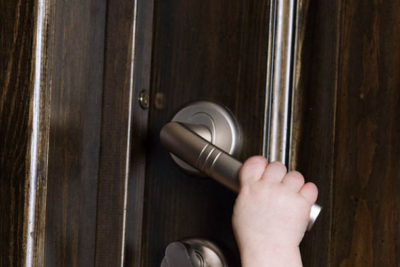 Sumqayıtda köməksiz vəziyyətdə qalan azyaşlı xilas edildi - VİDEO