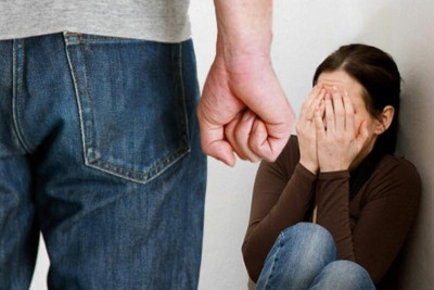 Qadını çiynindən vurdu, məhkəməyə düşdü