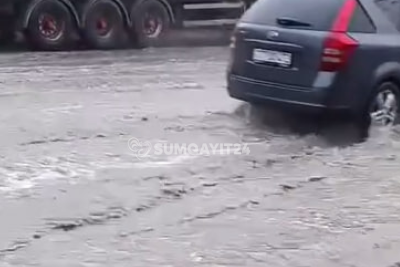 Yağış Sumqayıtı yenidən Venesiyaya çevirib