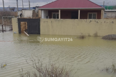 Sumqayıtda boru partladı - Çirkab sular evlərə doldu