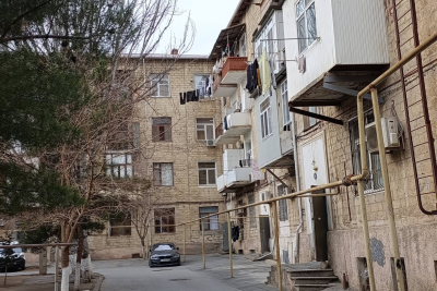 Sumqayıtda yeniyetmə 3-cü mərtəbədən YIXILDI