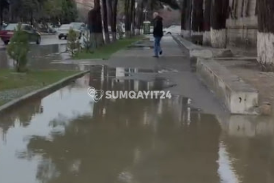 Sumqayıt yağış sularına "bürünüb"