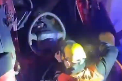 Sumqayıtda yük maşını reklam lövhəsinə ÇIRPILDI