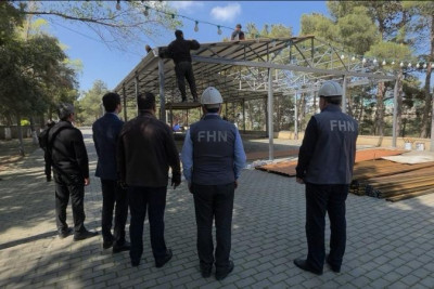 Nəsimi parkındakı qanunsuz tikili sökülür