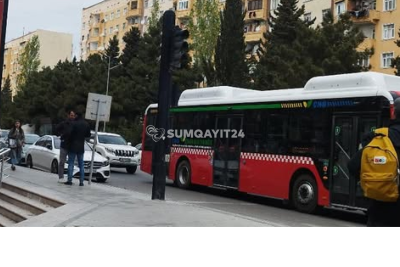 Sumqayıtda işıqforun düyməsi "cərəyan saçır"