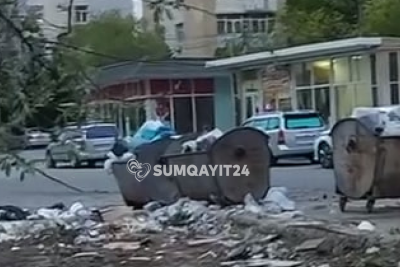Sumqayıtda zibil qutuları qapaqsız qalıb: Ərazi zibilliyə çevrilir