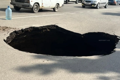 Sumqayıtda avtomobil yolu çöküb
