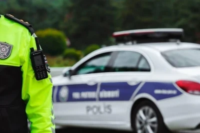 Polis sürücülərə məcburi dayanma ilə bağlı müraciət edib