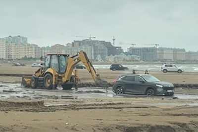 Corat sahilində maşın batıb
