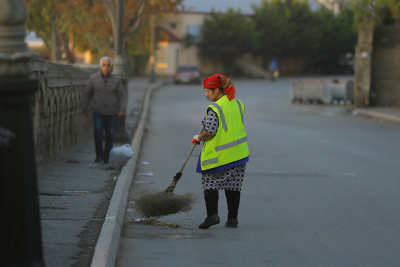 Sumqayıtda süpürgəçilərin maaşından pul kəsiləcək? - İDDİA