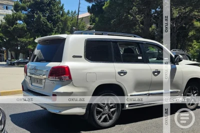 Sumqayıtda "Opel" qadını vurdu, sonra isə "Toyota"nı əzdi