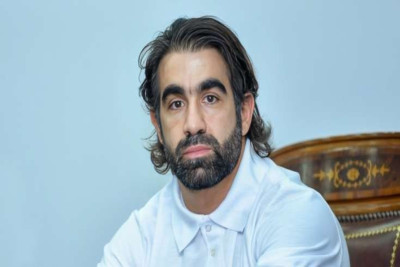 Rafael Ağayevdən duyğulandıran paylaşım: Atasının çiynində çempionluq kəməri - FOTO