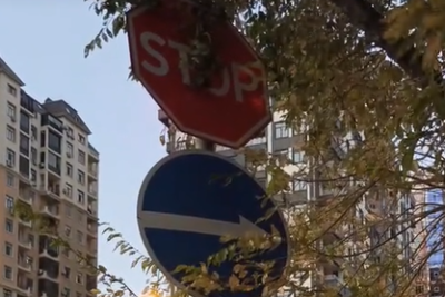 Sumqayıtda "STOP" nişanı sürücülərdən "küsüb" - VİDEO