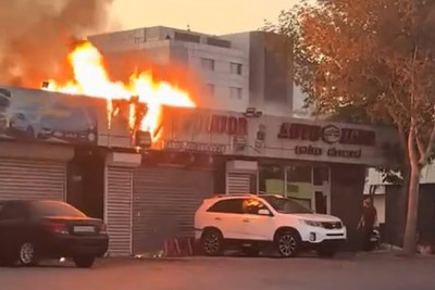 Sumqayıtda avtomobil təmiri sexi yanıb