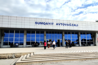 Sumqayıt avtovağzalına gedən yol pivəxanadan keçir - VİDEO