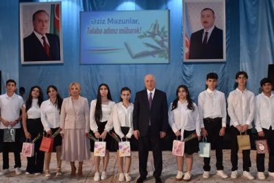 Zakir Fərəcov yüksək bal toplayan məzunlarla görüşüb - FOTO