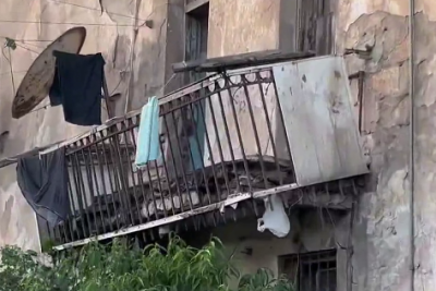 Divarları çatlayan, eyvanları çökən yataqxana – Sumqayıtdan şikayət
