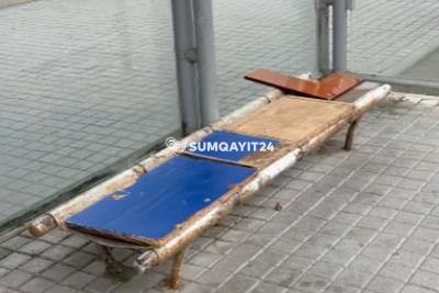 Sumqayıtda qəribə avtobus dayanacağı: oturmaq müşkülə çevrilib