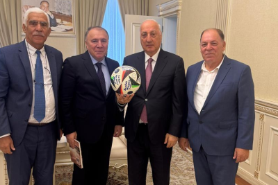 Zakir Fərəcov veteran futbolçu ilə görüşüb
