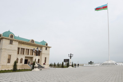 Sumqayıtın ən çox şəkil çəkilən yerlərindən biri - Bayraq Meydanı