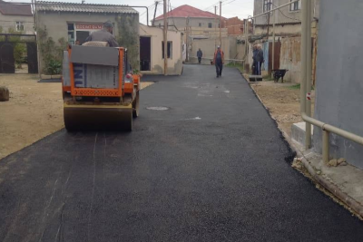 Coratda bu küçə asfaltlanır